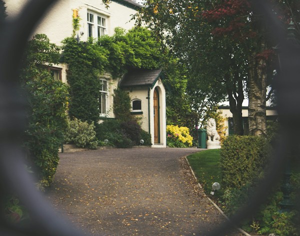 Essential Resources for Moving to a Large Property 12 img